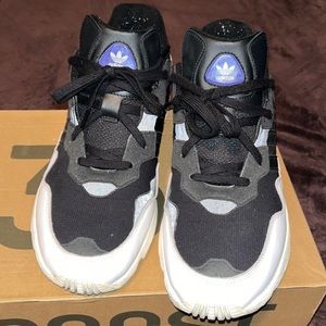 Adidas young-96 size 12 men black and white